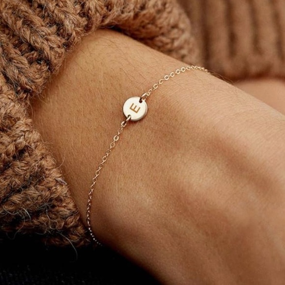 18kt gold over stainless steel initial E letter bracelet with lobster cl… - Picture 2 of 2